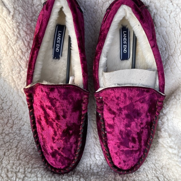 Lands End Burgundy Velvet Slippers NWOT size 9 - Picture 6 of 8